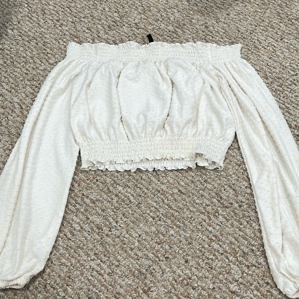 Off white off the shoulder crop top. Lightly worn. Size Medium